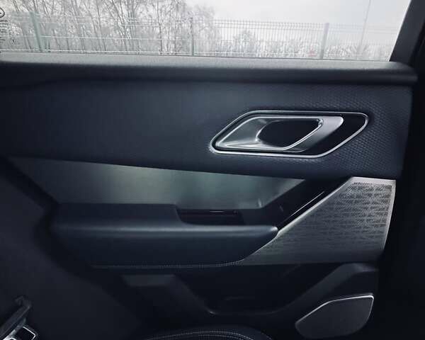 Серый Ленд Ровер Рендж Ровер Велар, объемом двигателя 2 л и пробегом 83 тыс. км за 38900 $, фото 11 на Automoto.ua