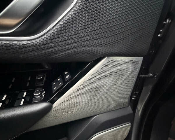 Сірий Ленд Ровер Рендж Ровер Велар, об'ємом двигуна 2 л та пробігом 150 тис. км за 30500 $, фото 15 на Automoto.ua