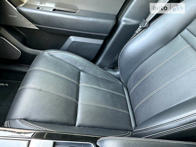 Серый Ленд Ровер Рендж Ровер Велар, объемом двигателя 3 л и пробегом 87 тыс. км за 39499 $, фото 22 на Automoto.ua