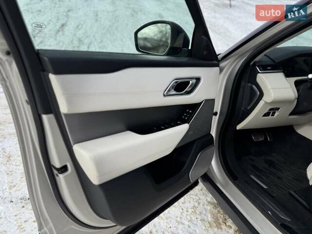 Сірий Ленд Ровер Рендж Ровер Велар, об'ємом двигуна 2 л та пробігом 137 тис. км за 33500 $, фото 33 на Automoto.ua