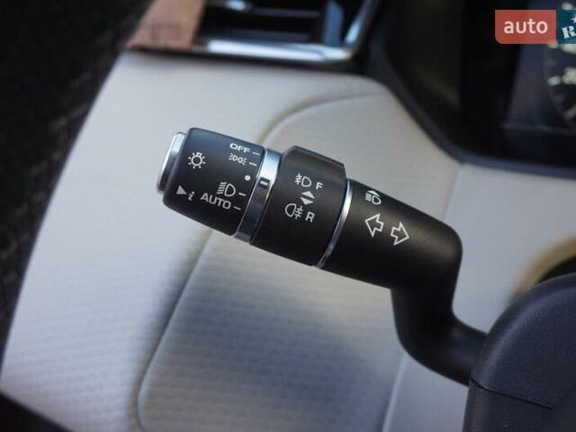 Серый Ленд Ровер Рендж Ровер Велар, объемом двигателя 2 л и пробегом 26 тыс. км за 44000 $, фото 44 на Automoto.ua