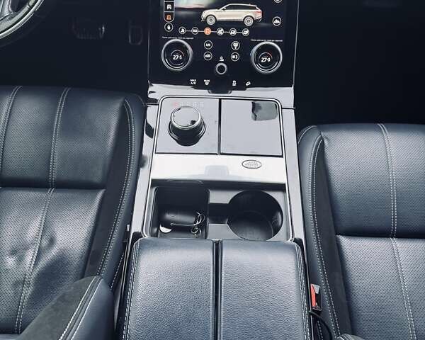 Серый Ленд Ровер Рендж Ровер Велар, объемом двигателя 2 л и пробегом 83 тыс. км за 38900 $, фото 15 на Automoto.ua