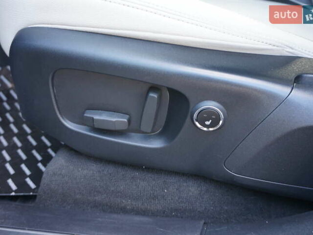 Серый Ленд Ровер Рендж Ровер Велар, объемом двигателя 2 л и пробегом 26 тыс. км за 44000 $, фото 22 на Automoto.ua