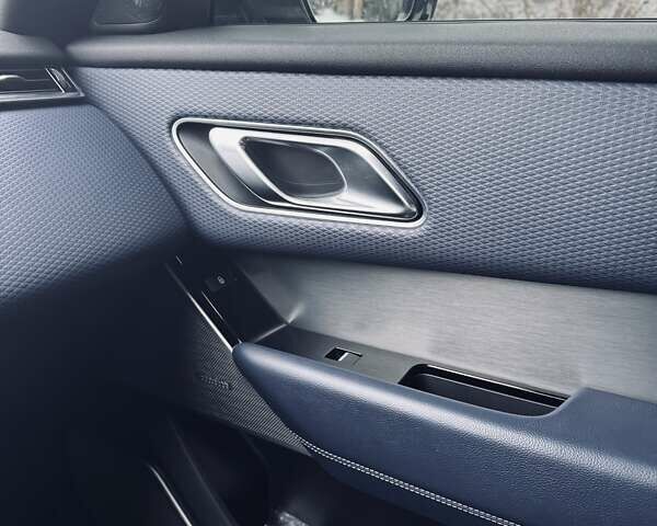 Серый Ленд Ровер Рендж Ровер Велар, объемом двигателя 2 л и пробегом 83 тыс. км за 38900 $, фото 20 на Automoto.ua