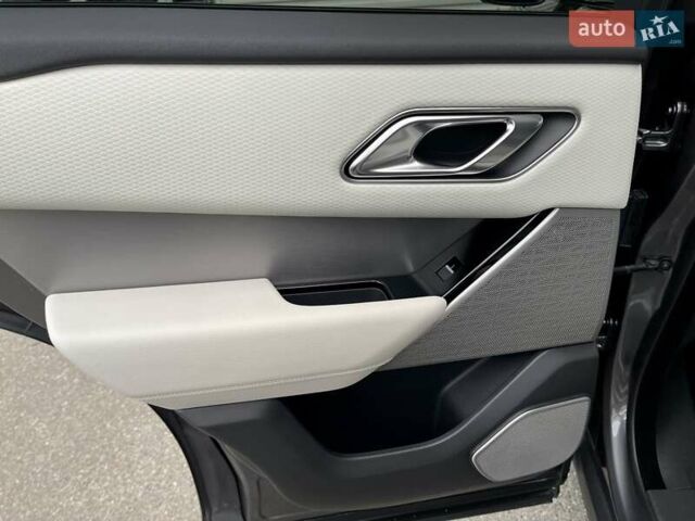 Сірий Ленд Ровер Рендж Ровер Велар, об'ємом двигуна 2 л та пробігом 93 тис. км за 43500 $, фото 43 на Automoto.ua