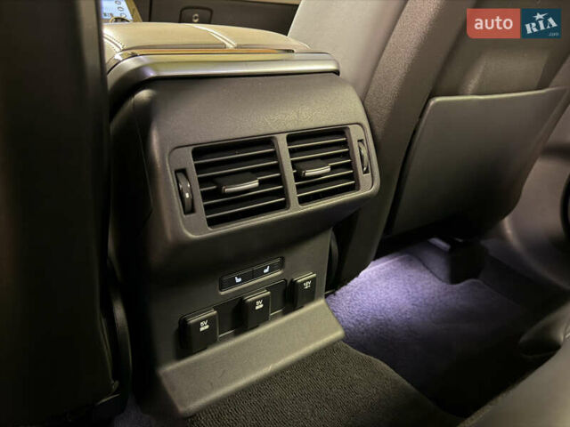 Серый Ленд Ровер Рендж Ровер Велар, объемом двигателя 3 л и пробегом 113 тыс. км за 38000 $, фото 40 на Automoto.ua