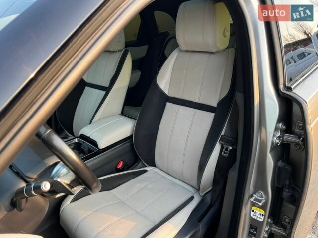 Сірий Ленд Ровер Рендж Ровер Велар, об'ємом двигуна 3 л та пробігом 83 тис. км за 46000 $, фото 22 на Automoto.ua