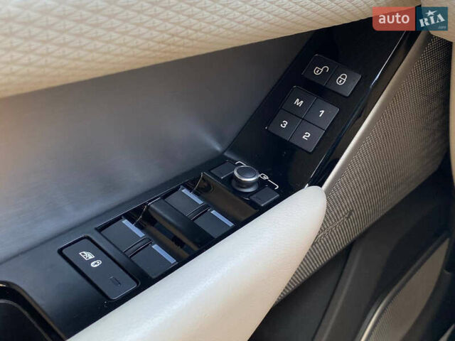 Серый Ленд Ровер Рендж Ровер Велар, объемом двигателя 2.99 л и пробегом 185 тыс. км за 39900 $, фото 18 на Automoto.ua