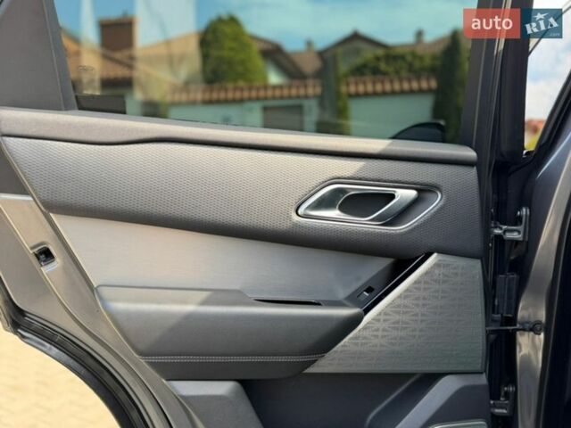 Сірий Ленд Ровер Рендж Ровер Велар, об'ємом двигуна 2 л та пробігом 140 тис. км за 32999 $, фото 62 на Automoto.ua