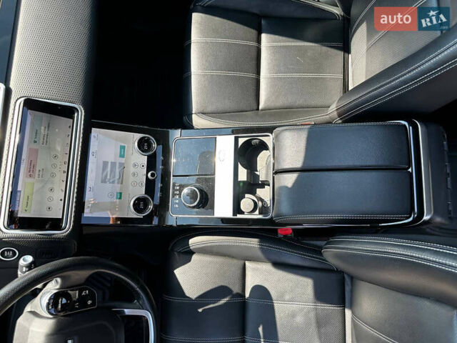 Сірий Ленд Ровер Рендж Ровер Велар, об'ємом двигуна 3 л та пробігом 89 тис. км за 39500 $, фото 32 на Automoto.ua