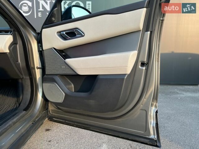 Сірий Ленд Ровер Рендж Ровер Велар, об'ємом двигуна 3 л та пробігом 83 тис. км за 46000 $, фото 33 на Automoto.ua