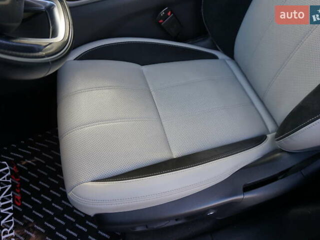 Серый Ленд Ровер Рендж Ровер Велар, объемом двигателя 2 л и пробегом 26 тыс. км за 44000 $, фото 23 на Automoto.ua