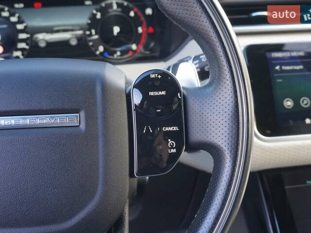 Серый Ленд Ровер Рендж Ровер Велар, объемом двигателя 2 л и пробегом 26 тыс. км за 44000 $, фото 41 на Automoto.ua