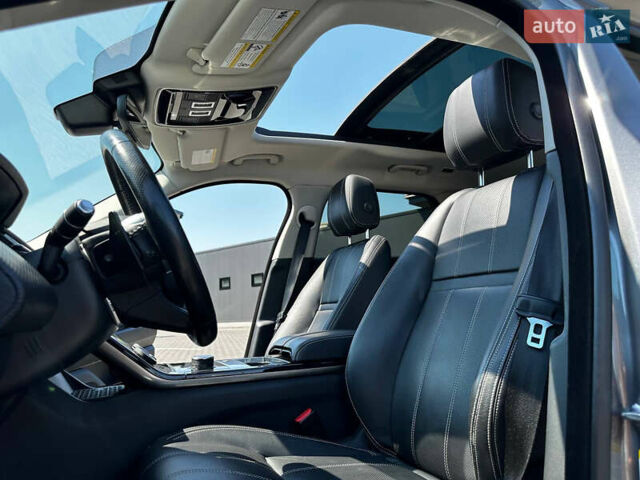 Серый Ленд Ровер Рендж Ровер Велар, объемом двигателя 3 л и пробегом 89 тыс. км за 40500 $, фото 45 на Automoto.ua