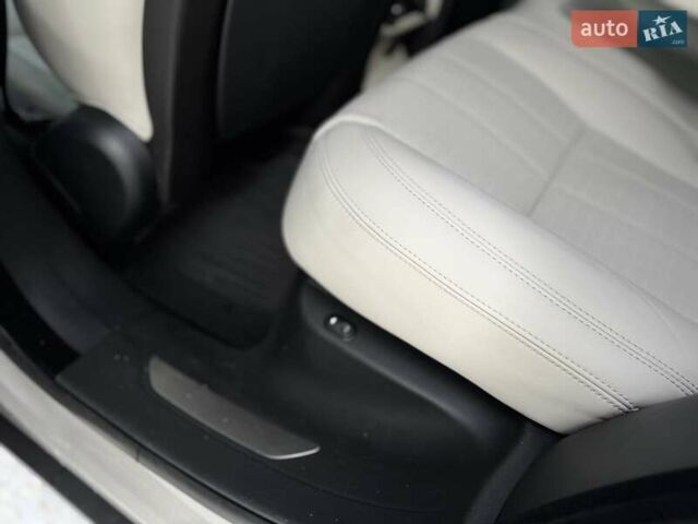 Сірий Ленд Ровер Рендж Ровер Велар, об'ємом двигуна 2 л та пробігом 137 тис. км за 33500 $, фото 37 на Automoto.ua