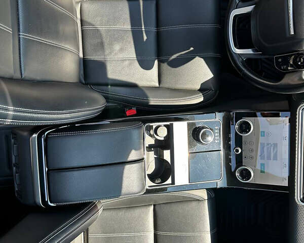 Сірий Ленд Ровер Рендж Ровер Велар, об'ємом двигуна 3 л та пробігом 89 тис. км за 39500 $, фото 29 на Automoto.ua