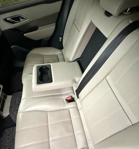 Серый Ленд Ровер Рендж Ровер Велар, объемом двигателя 2 л и пробегом 102 тыс. км за 37500 $, фото 63 на Automoto.ua