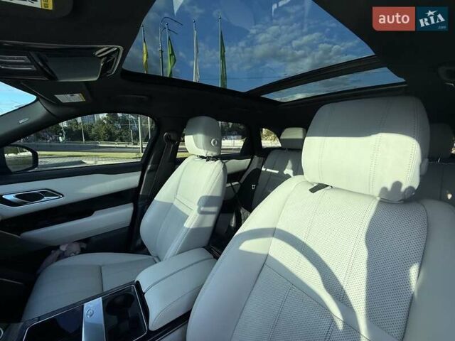 Серый Ленд Ровер Рендж Ровер Велар, объемом двигателя 2 л и пробегом 130 тыс. км за 35500 $, фото 26 на Automoto.ua