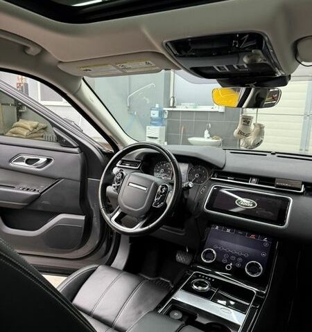 Серый Ленд Ровер Рендж Ровер Велар, объемом двигателя 2 л и пробегом 101 тыс. км за 39999 $, фото 11 на Automoto.ua