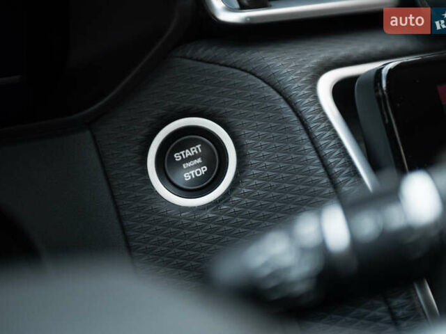 Сірий Ленд Ровер Рендж Ровер Велар, об'ємом двигуна 2 л та пробігом 49 тис. км за 39900 $, фото 34 на Automoto.ua