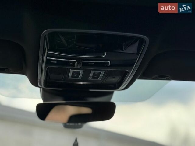 Серый Ленд Ровер Рендж Ровер Велар, объемом двигателя 2 л и пробегом 133 тыс. км за 33100 $, фото 24 на Automoto.ua