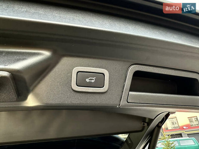 Серый Ленд Ровер Рендж Ровер Велар, объемом двигателя 2 л и пробегом 174 тыс. км за 34800 $, фото 64 на Automoto.ua