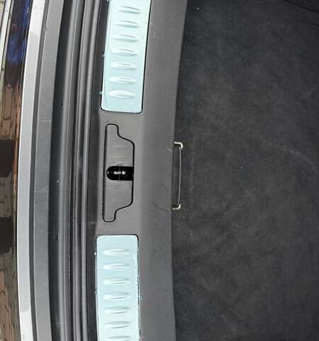 Серый Ленд Ровер Рендж Ровер Велар, объемом двигателя 2 л и пробегом 102 тыс. км за 37500 $, фото 74 на Automoto.ua