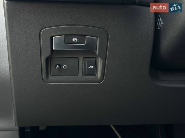 Серый Ленд Ровер Рендж Ровер Велар, объемом двигателя 3 л и пробегом 242 тыс. км за 25999 $, фото 43 на Automoto.ua