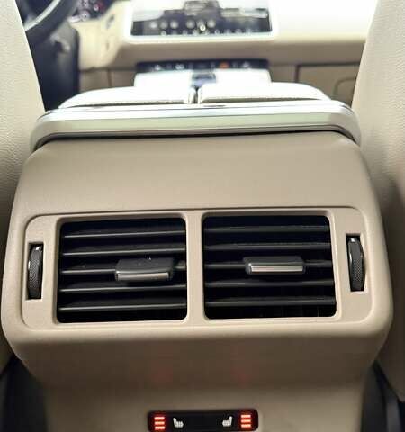 Серый Ленд Ровер Рендж Ровер Велар, объемом двигателя 2 л и пробегом 102 тыс. км за 37500 $, фото 61 на Automoto.ua