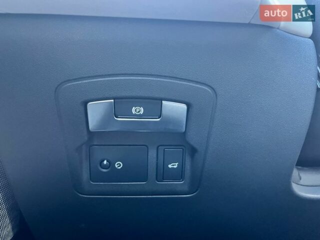 Сірий Ленд Ровер Рендж Ровер Велар, об'ємом двигуна 2 л та пробігом 109 тис. км за 37000 $, фото 21 на Automoto.ua