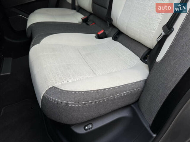 Сірий Ленд Ровер Рендж Ровер Велар, об'ємом двигуна 2 л та пробігом 30 тис. км за 39999 $, фото 38 на Automoto.ua