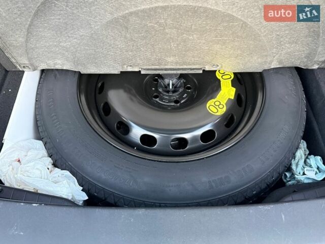 Серый Ленд Ровер Рендж Ровер Велар, объемом двигателя 2 л и пробегом 69 тыс. км за 40500 $, фото 23 на Automoto.ua