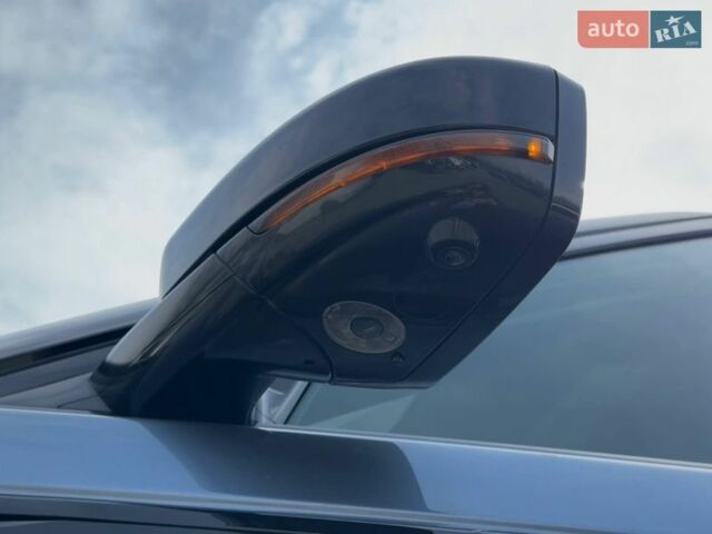 Серый Ленд Ровер Рендж Ровер Велар, объемом двигателя 3 л и пробегом 242 тыс. км за 25999 $, фото 6 на Automoto.ua