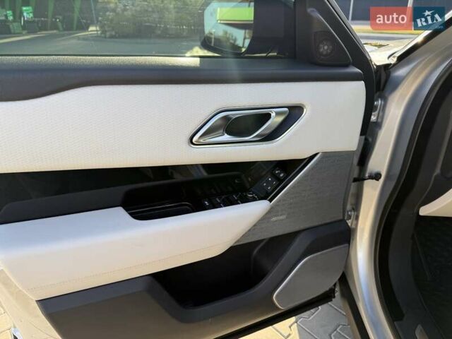 Серый Ленд Ровер Рендж Ровер Велар, объемом двигателя 2 л и пробегом 130 тыс. км за 35500 $, фото 25 на Automoto.ua
