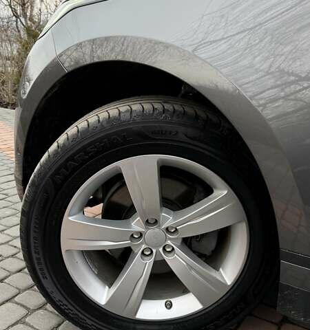 Серый Ленд Ровер Рендж Ровер Велар, объемом двигателя 2 л и пробегом 102 тыс. км за 37500 $, фото 29 на Automoto.ua