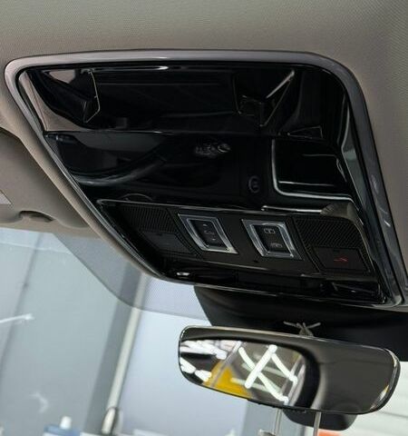 Серый Ленд Ровер Рендж Ровер Велар, объемом двигателя 2 л и пробегом 101 тыс. км за 39999 $, фото 17 на Automoto.ua