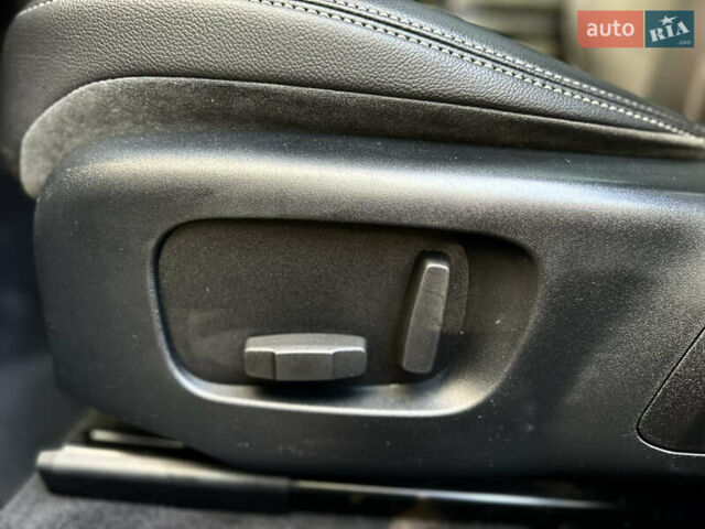 Сірий Ленд Ровер Рендж Ровер Велар, об'ємом двигуна 2 л та пробігом 174 тис. км за 34800 $, фото 27 на Automoto.ua