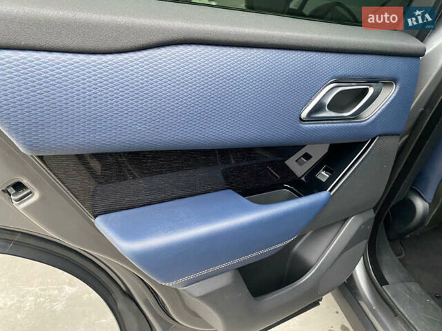 Сірий Ленд Ровер Рендж Ровер Велар, об'ємом двигуна 2 л та пробігом 103 тис. км за 35300 $, фото 15 на Automoto.ua