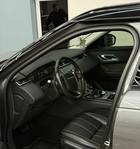 Серый Ленд Ровер Рендж Ровер Велар, объемом двигателя 2 л и пробегом 101 тыс. км за 39999 $, фото 9 на Automoto.ua