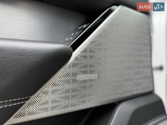 Серый Ленд Ровер Рендж Ровер Велар, объемом двигателя 2 л и пробегом 130 тыс. км за 34650 $, фото 27 на Automoto.ua