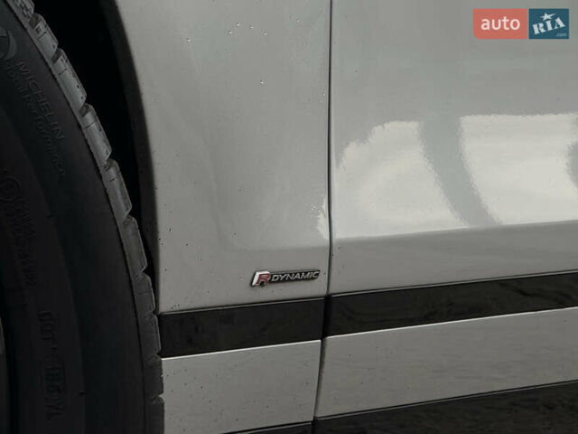 Серый Ленд Ровер Рендж Ровер Велар, объемом двигателя 3 л и пробегом 102 тыс. км за 38000 $, фото 21 на Automoto.ua