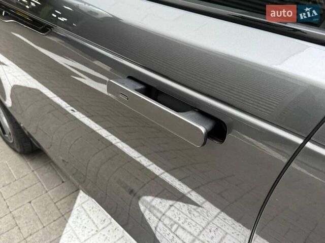 Серый Ленд Ровер Рендж Ровер Велар, объемом двигателя 2 л и пробегом 155 тыс. км за 34990 $, фото 11 на Automoto.ua