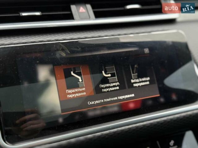 Серый Ленд Ровер Рендж Ровер Велар, объемом двигателя 2 л и пробегом 130 тыс. км за 34650 $, фото 40 на Automoto.ua