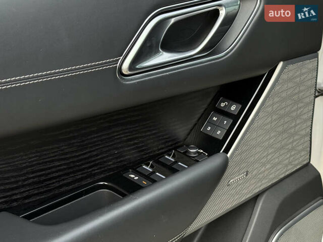 Серый Ленд Ровер Рендж Ровер Велар, объемом двигателя 3 л и пробегом 102 тыс. км за 38000 $, фото 27 на Automoto.ua