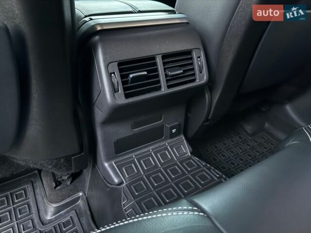 Серый Ленд Ровер Рендж Ровер Велар, объемом двигателя 2 л и пробегом 69 тыс. км за 40500 $, фото 21 на Automoto.ua