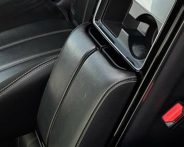 Серый Ленд Ровер Рендж Ровер Велар, объемом двигателя 3 л и пробегом 242 тыс. км за 25999 $, фото 87 на Automoto.ua