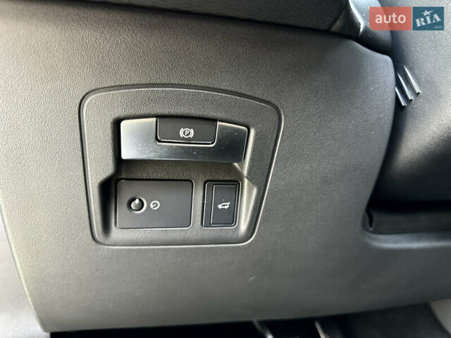 Сірий Ленд Ровер Рендж Ровер Велар, об'ємом двигуна 2 л та пробігом 174 тис. км за 34800 $, фото 26 на Automoto.ua