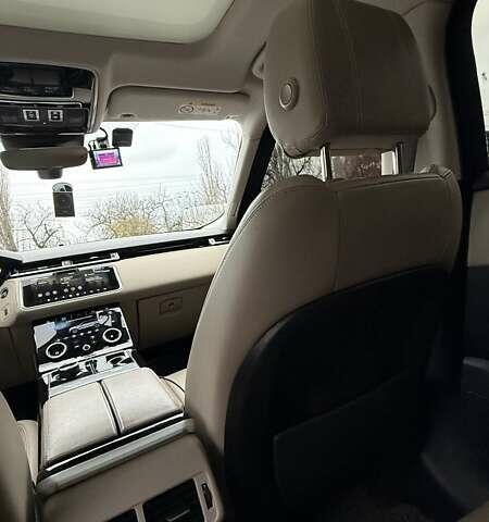 Серый Ленд Ровер Рендж Ровер Велар, объемом двигателя 2 л и пробегом 102 тыс. км за 37500 $, фото 65 на Automoto.ua