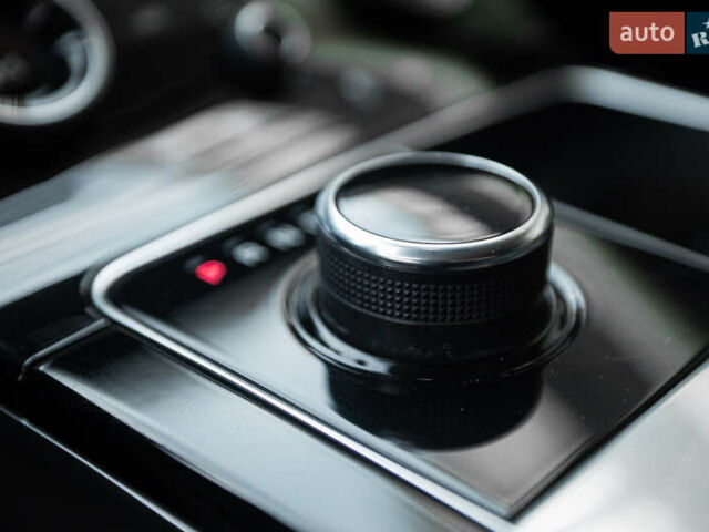Сірий Ленд Ровер Рендж Ровер Велар, об'ємом двигуна 2 л та пробігом 49 тис. км за 39900 $, фото 39 на Automoto.ua