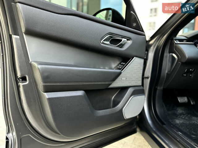 Серый Ленд Ровер Рендж Ровер Велар, объемом двигателя 2 л и пробегом 174 тыс. км за 34800 $, фото 26 на Automoto.ua